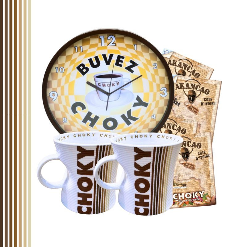 selection choky avec 2 tasses, une horloge et du chocolat en poudre